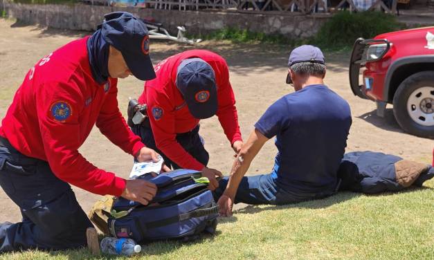 Bomberos brindan atención médica a visitantes del Corredor de la Montaña