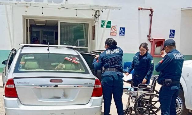 Policías brindan auxilio a joven en labor de parto
