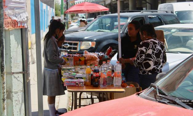 Plantean regular venta de comida chatarra afuera de las escuelas