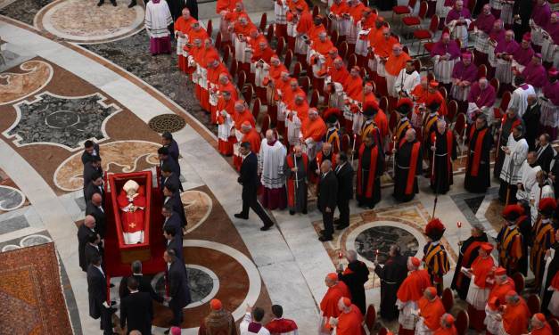 Dan inicio los funerales del Papa Francisco