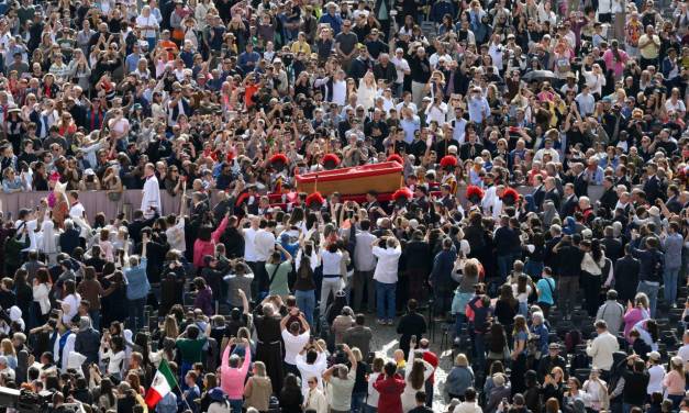 Despiden al Papa Francisco con funerales en Roma