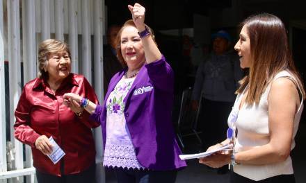 Yasmín Esquivel dialoga con comerciantes y empresarios de Pachuca