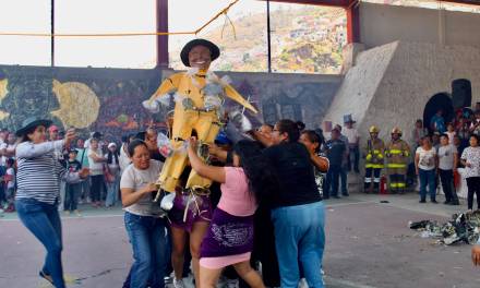 Realizan tradicional quema de Judas en barrio de El Arbolito