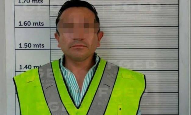 Investigan a presunto servidor público detenido en Durango