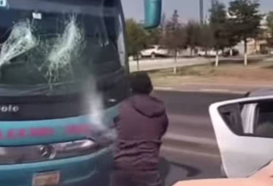 Aseguran a 3 agresores de autobús de pasajeros