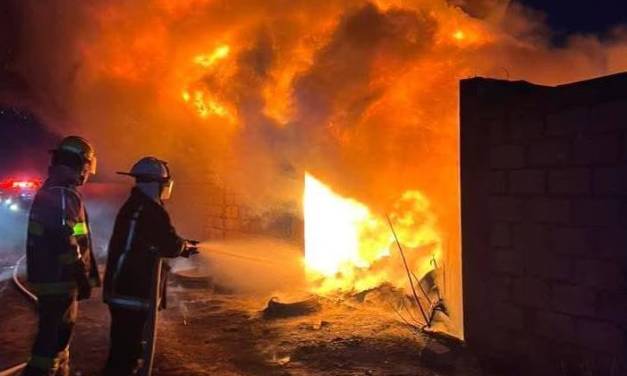 Se queman 2 mil llantas en incendio registrado en Pachuca