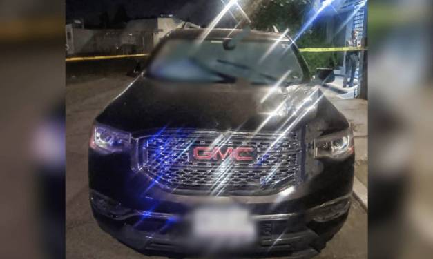 Hallan a hombre sin vida al interior de una camioneta
