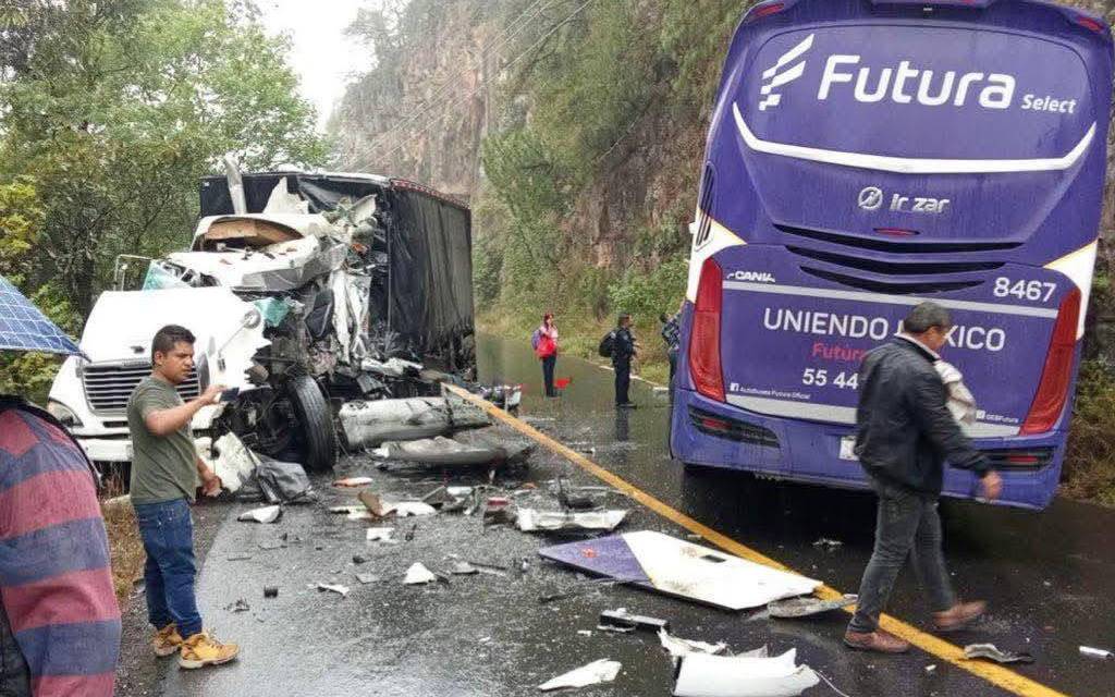 Choca autobús sobre la México-Tampico