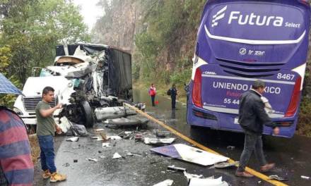 Choca autobús sobre la México-Tampico