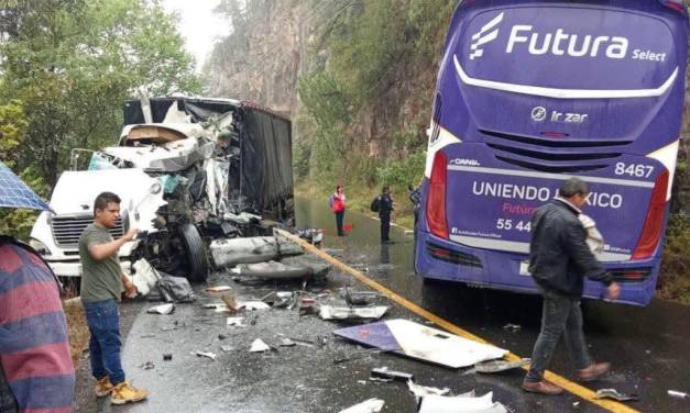 Choca autobús sobre la México-Tampico
