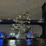 Choca buque de la Armada de México contra puente en Nueva York