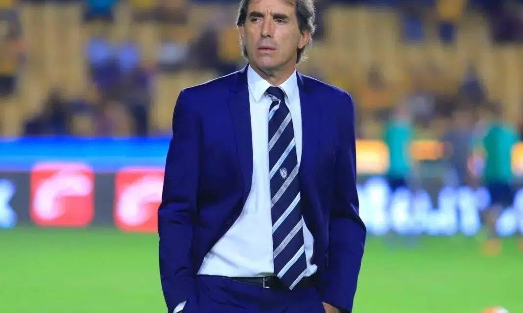Guillermo Almada presentó su renuncia al Pachuca