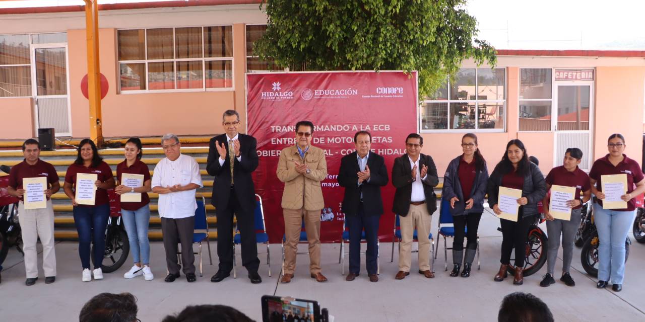 Entregan motocicletas a educadores comunitarios