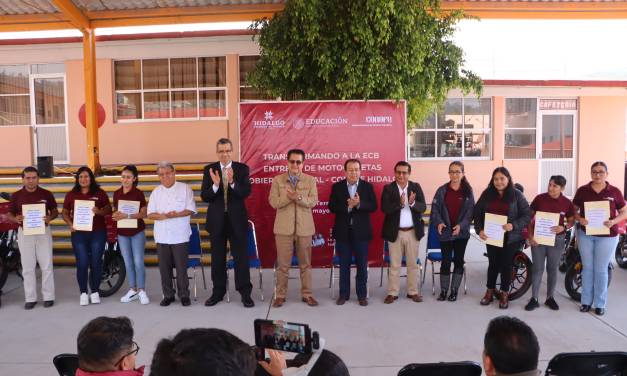 Entregan motocicletas a educadores comunitarios