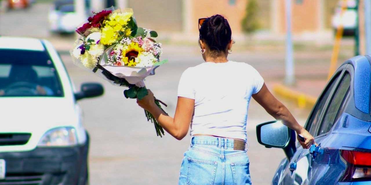 Se intensifica la venta de flores en este Día de las Madres
