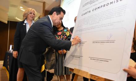 Firman carta compromiso para capacitar a servidores públicos