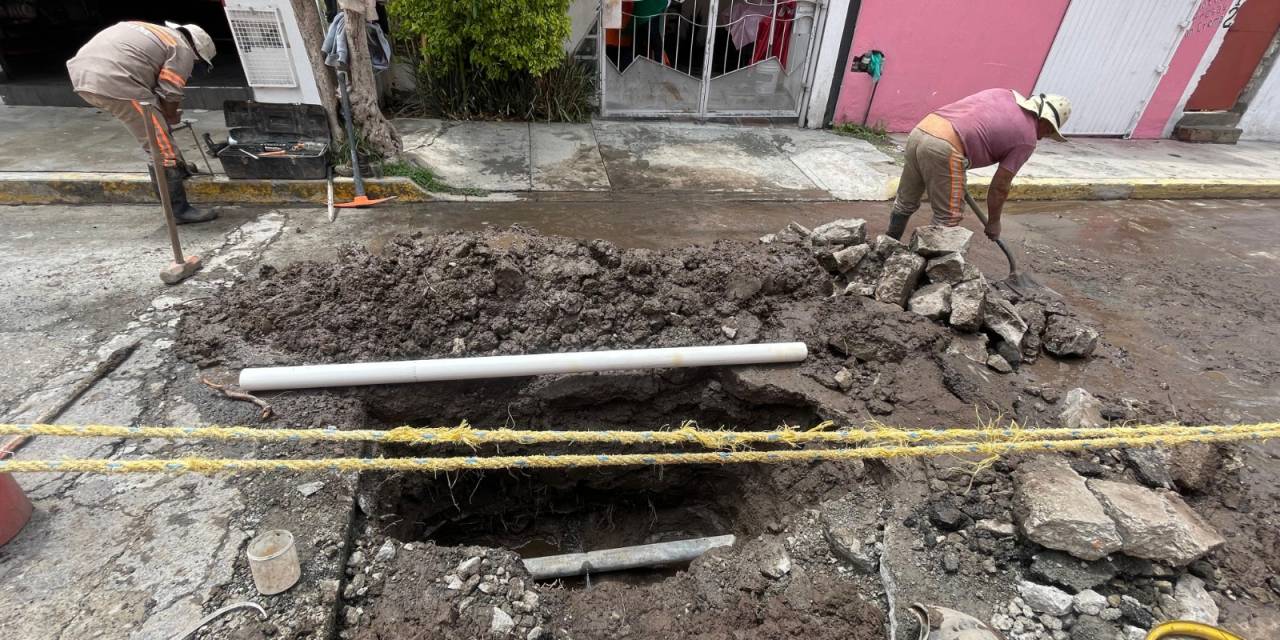 Se abren 2 socavones en calles de Pachuca