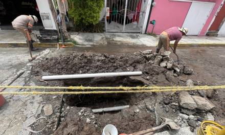 Se abren 2 socavones en calles de Pachuca