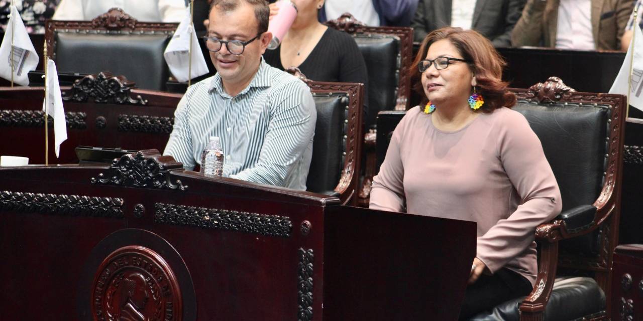Toma protesta diputada suplente de Alhely M