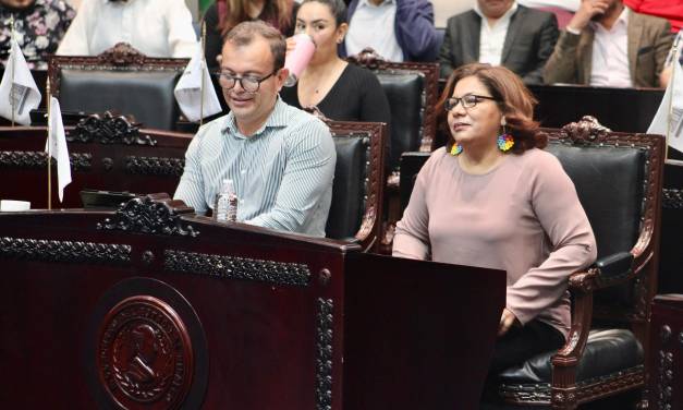 Toma protesta diputada suplente de Alhely M