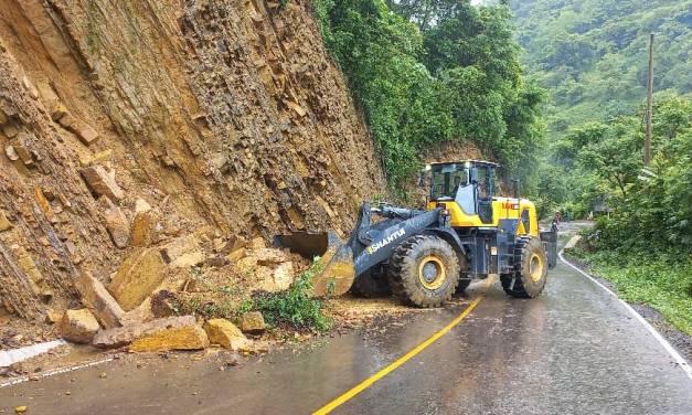Despliegan maquinaria para atender efectos de las lluvias en 19 municipios