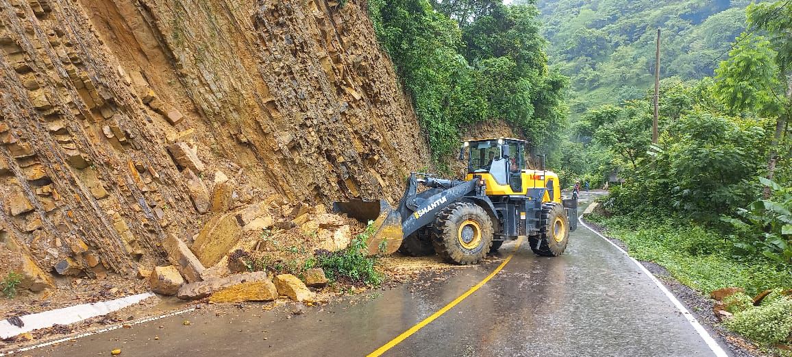 Despliegan maquinaria para atender efectos de las lluvias en 19 municipios