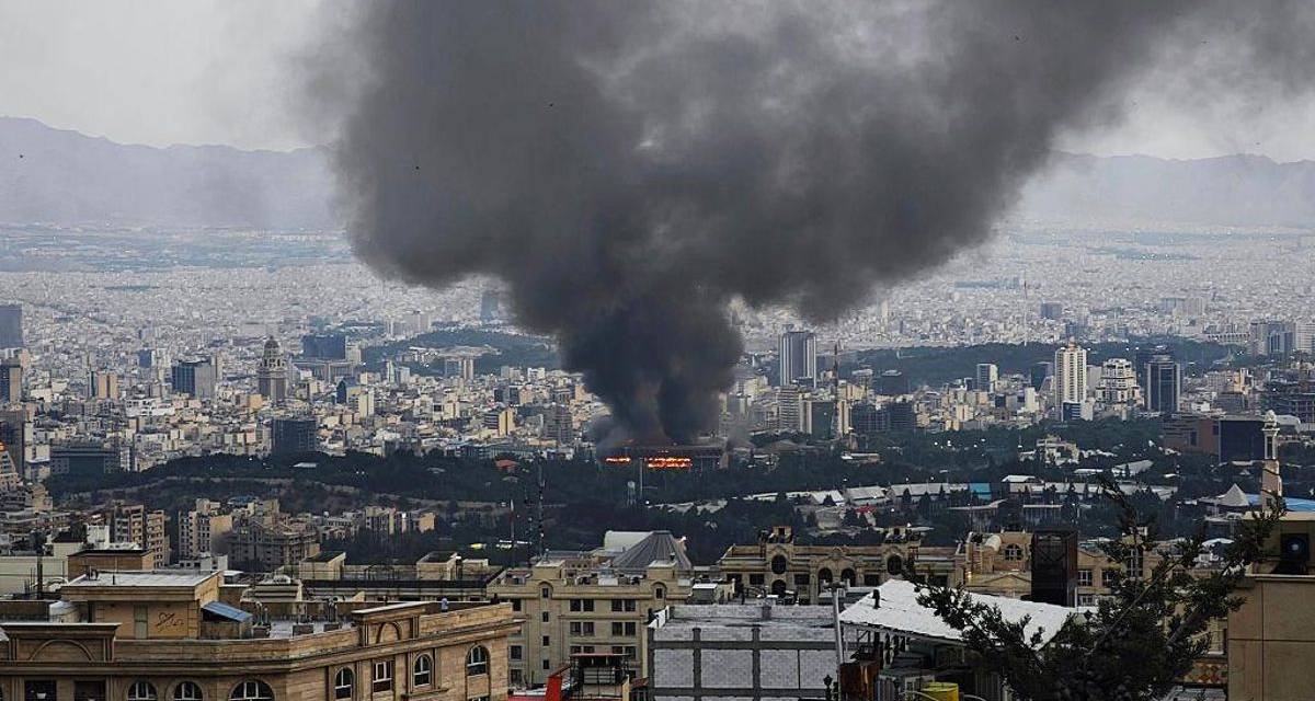 Estados Unidos bombardea Irán y genera tensión mundial