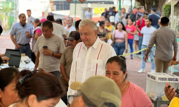 AMLO reaparece para votar en la elección judicial