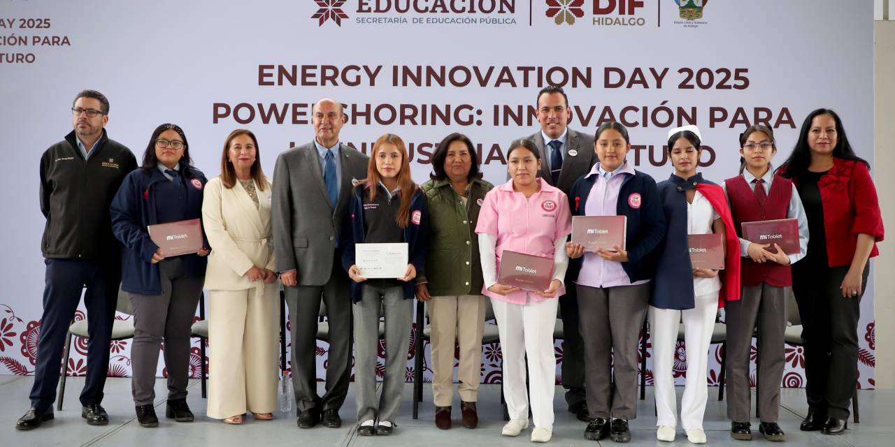 Entregan tabletas electrónicas a alumnas de la Casa de la Mujer Hidalguense