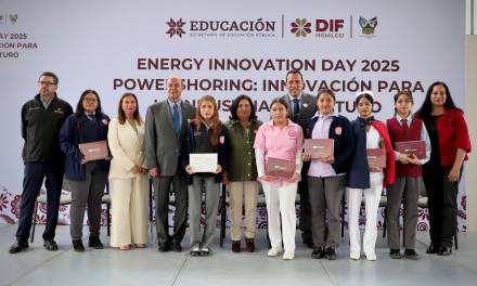 Entregan tabletas electrónicas a alumnas de la Casa de la Mujer Hidalguense