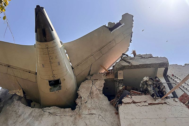 Avionazo en la India deja 290 muertos