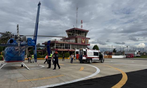 Trasladan vía aérea a maestra herida desde la Huasteca