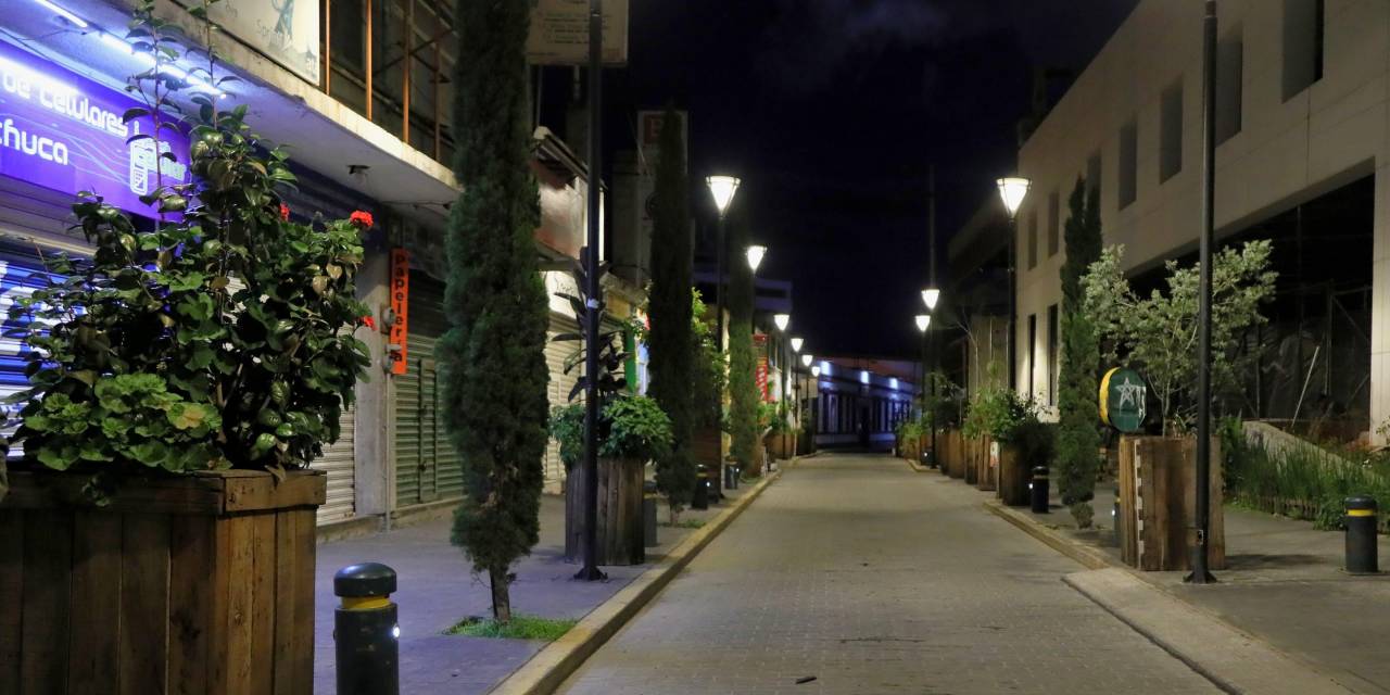 Iluminan 7 calles del Centro Histórico de Pachuca