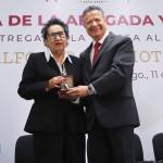 Entregan Presea al Mérito Jurídico 2025 a Adela Hernández Serrano