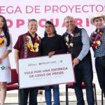 Julio Menchaca lleva obras y acciones a Tlahuiltepa