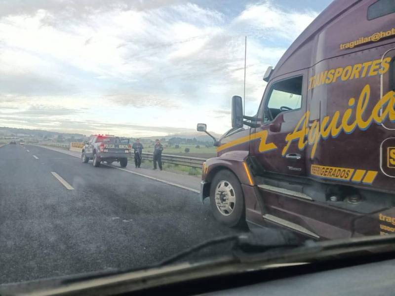 Arrebatan la vida a trailero en la México–Tuxpan tras intento de asalto