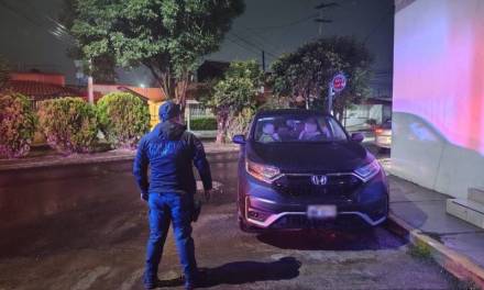 Aseguran vehículo robado en Pachuca mediante reporte en Segurichat