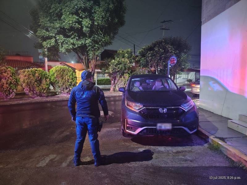 Aseguran vehículo robado en Pachuca mediante reporte en Segurichat