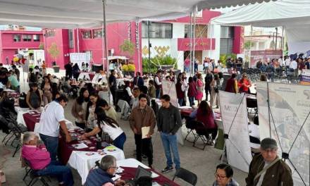 Más de 50 empresas ofrecieron vacantes en feria del empleo en Mineral de la Reforma