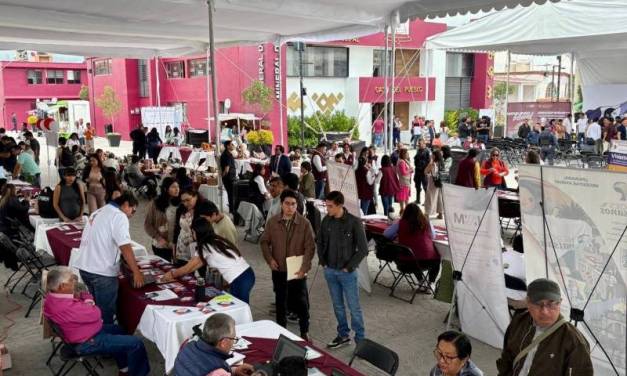 Más de 50 empresas ofrecieron vacantes en feria del empleo en Mineral de la Reforma