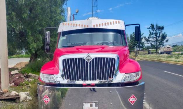 Aseguran pipa con gas LP en Pachuca
