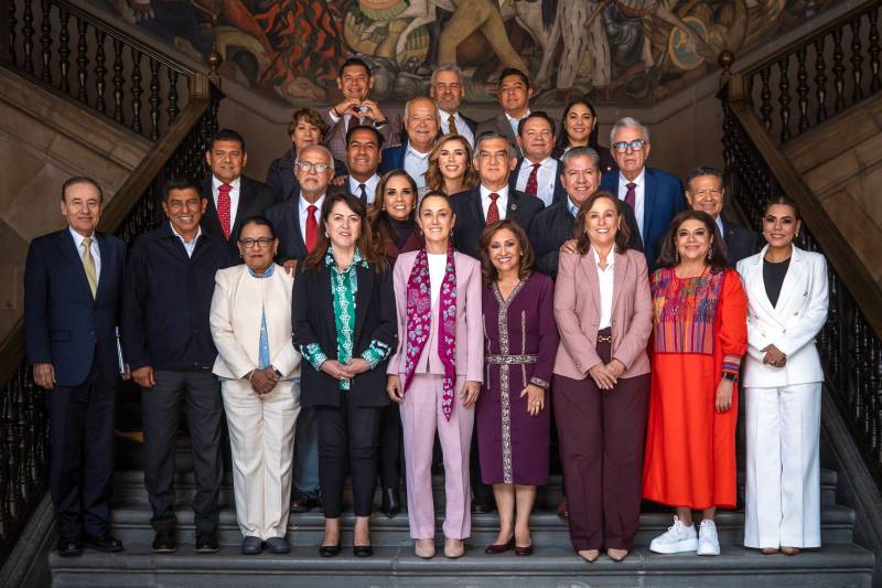 Julio Menchaca acude a reunión con Claudia Sheinbaum