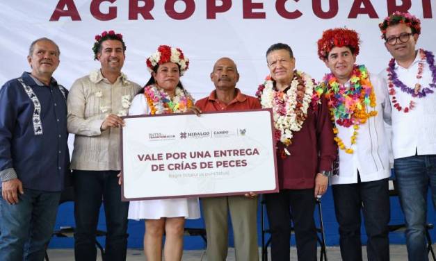 Julio Menchaca supervisa entrega de apoyos en la Huasteca