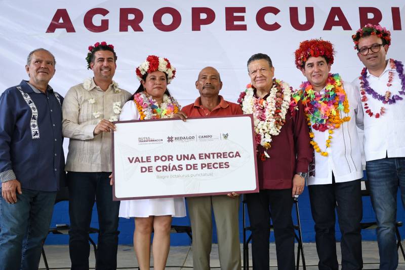 Julio Menchaca supervisa entrega de apoyos en la Huasteca