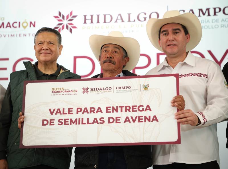 Julio Menchaca entrega apoyos para el campo en Epazoyucan