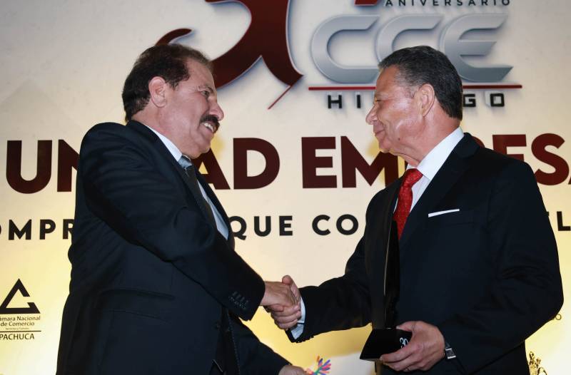 Menchaca reconoce aporte de empresarios hidalguenses