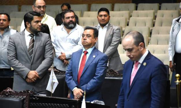 Analizan destitución de Ana Karen Parra