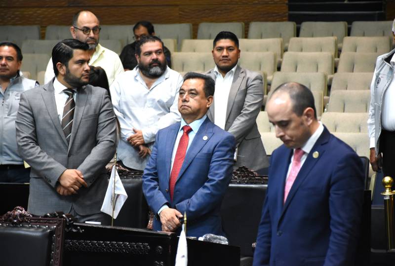 Analizan destitución de Ana Karen Parra