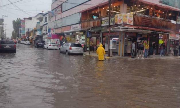 «Lluvia atípica» causa estragos en Tizayuca
