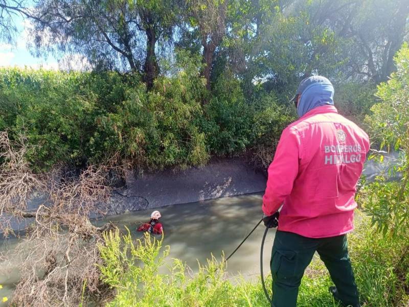 Tragedia: cae automóvil en canal de Tezontepec de Aldama